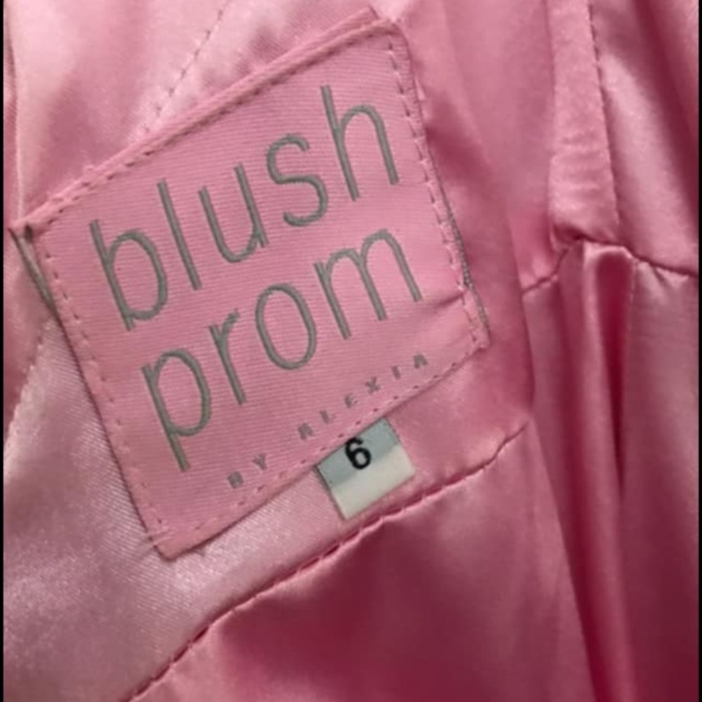 Beautiful Prom dress - Picture 2 of 2